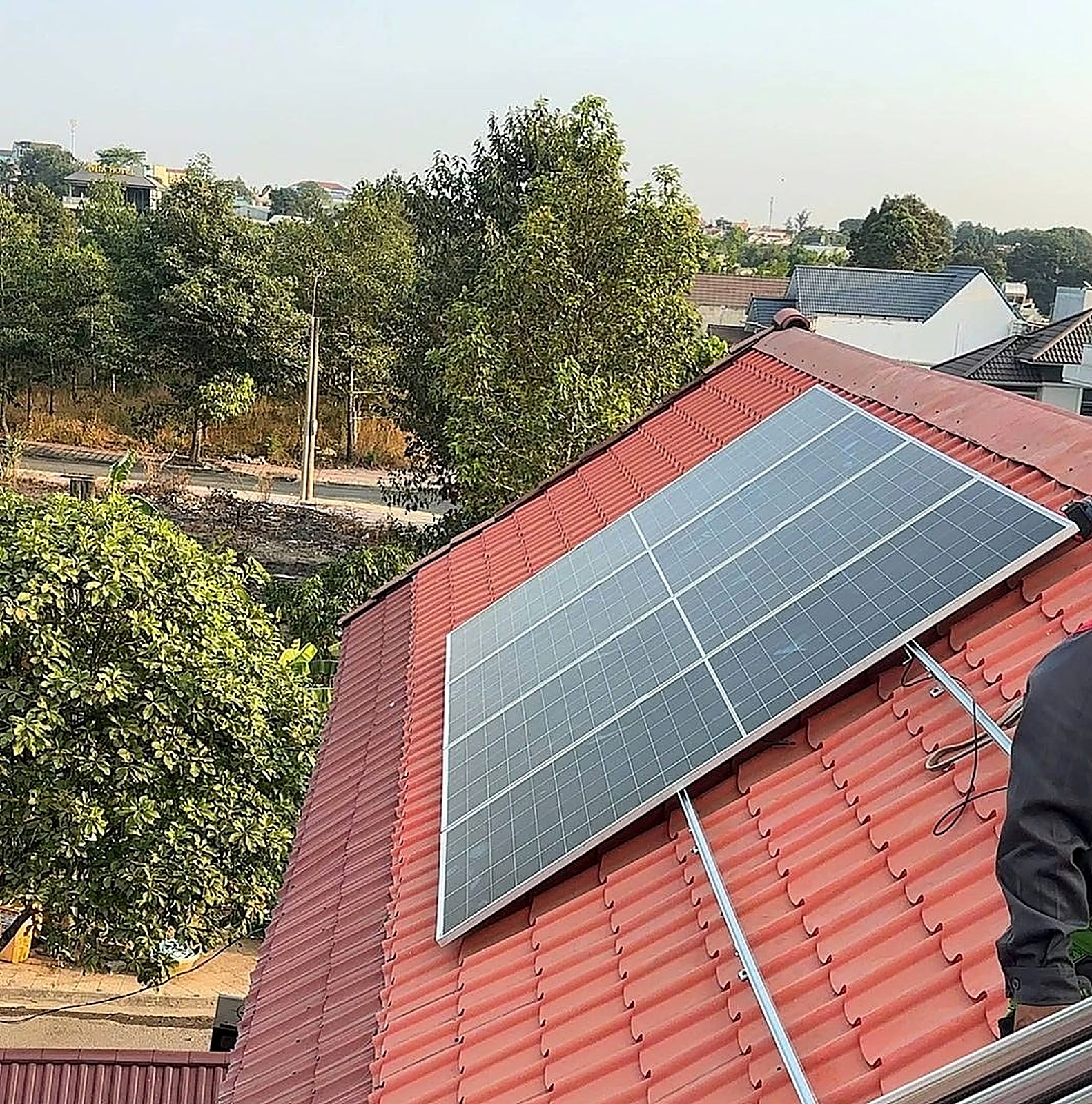 Một công trình mái ngói do Minh Thắng Solar lắp ở Đồng Nai