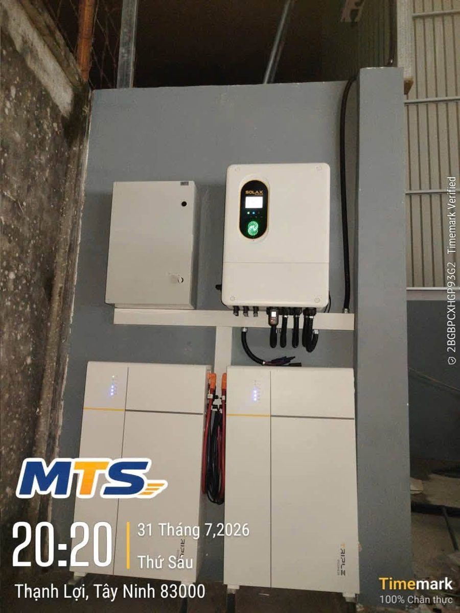 Hộ gia đình tại Thạnh Lợi – 07/2026 – Biến tần hybrid, tủ điện và pin lưu trữ, bàn giao vận hành cho chủ nhà.